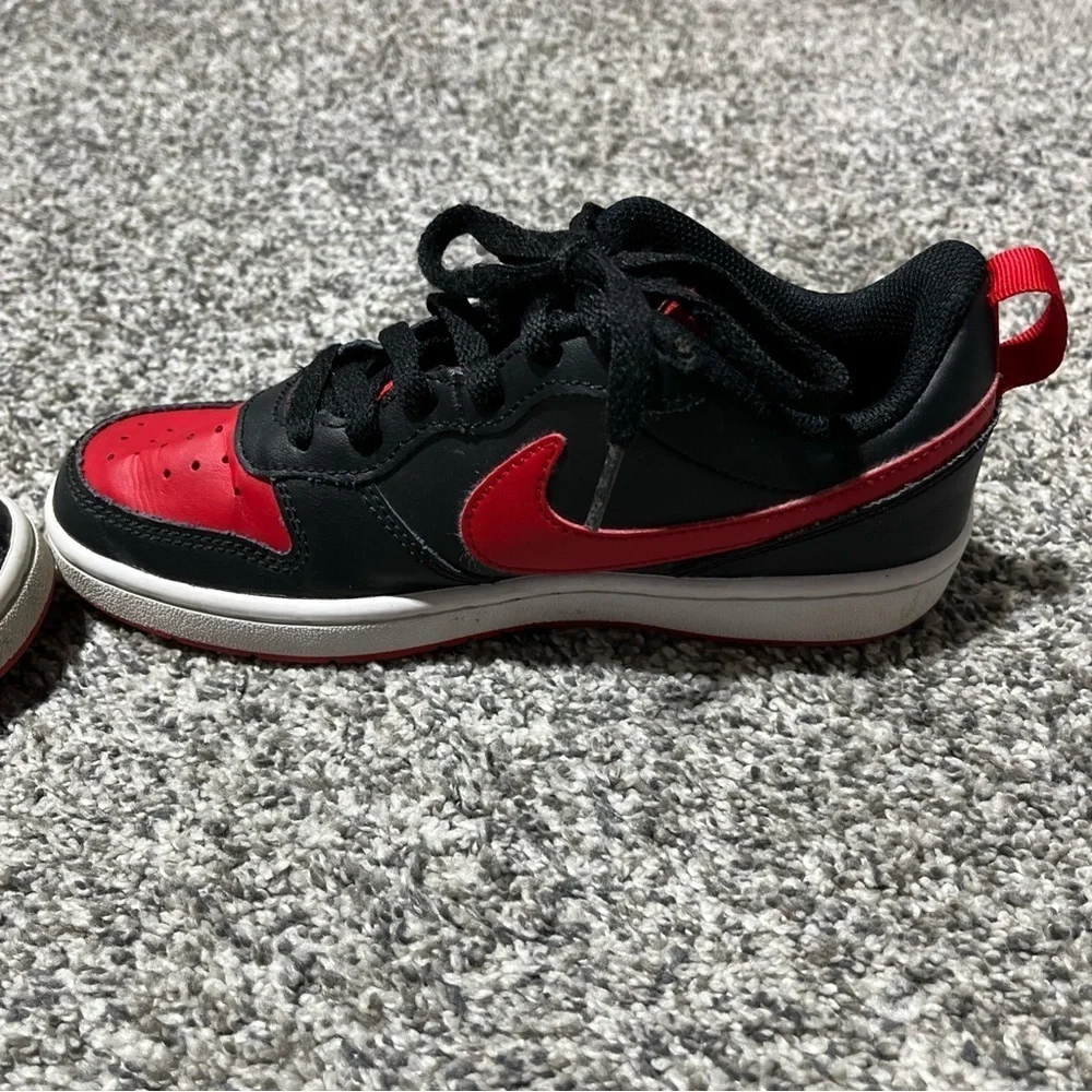 Nike Court Borough Low 2 GS BQ5448-007 Youth Size 4Y Black Red Lace Up